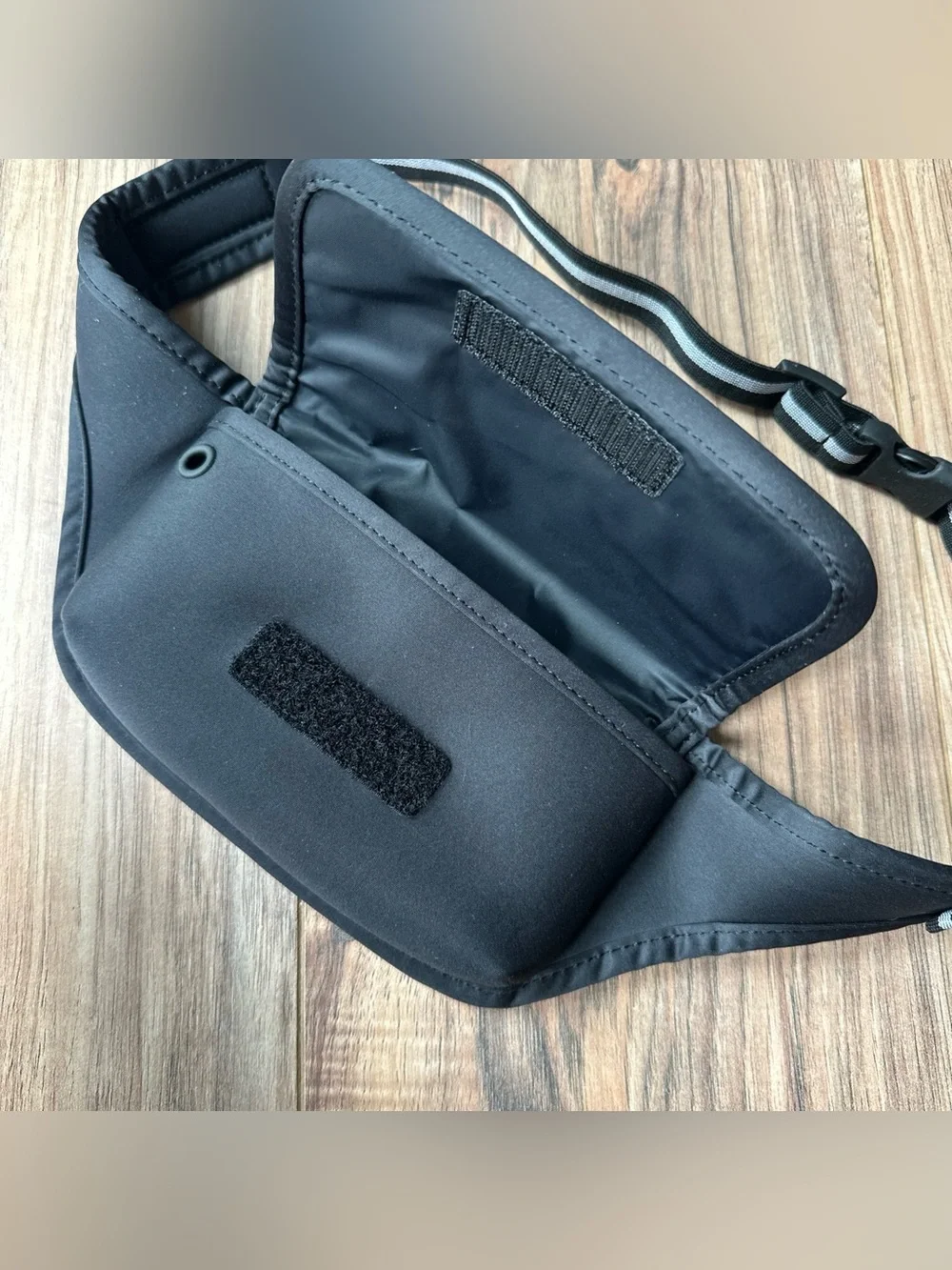 Tory Burch Sport Belt Bag neoprene Black White EUC